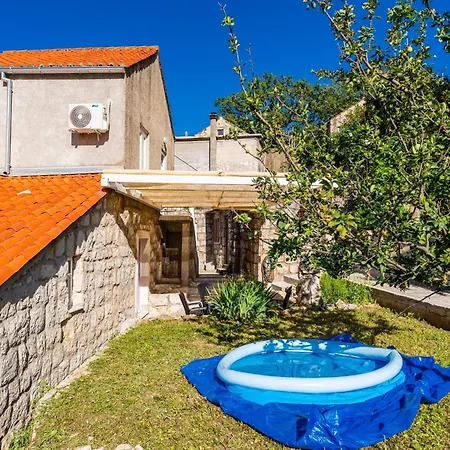 One Bedroom Ranch House Apartment