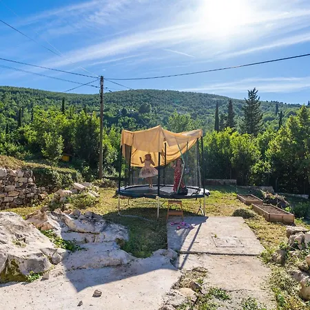 Apartment One Bedroom Ranch House *
