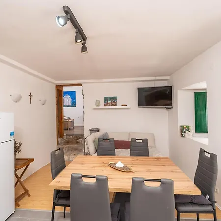 Apartment One Bedroom Ranch House *