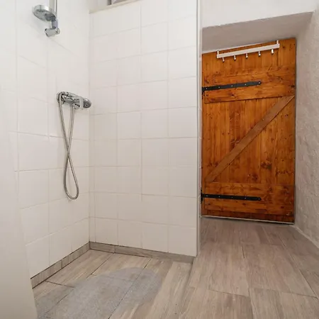 One Bedroom Ranch House Apartment