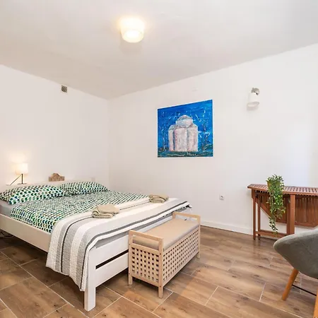 Apartment One Bedroom Ranch House